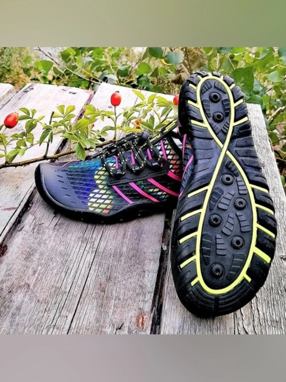 Lightweight unisex Multicolor Water Shoes size 38. New